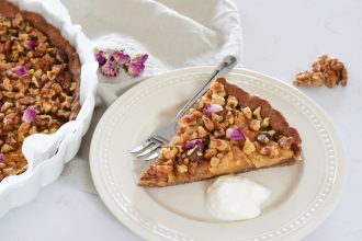 Jablečný koláč s vlašskými ořechy