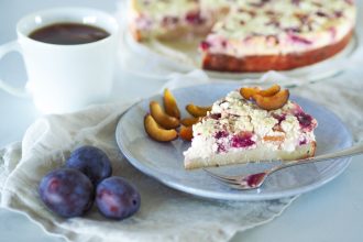 Tvarohovo švestkový koláč