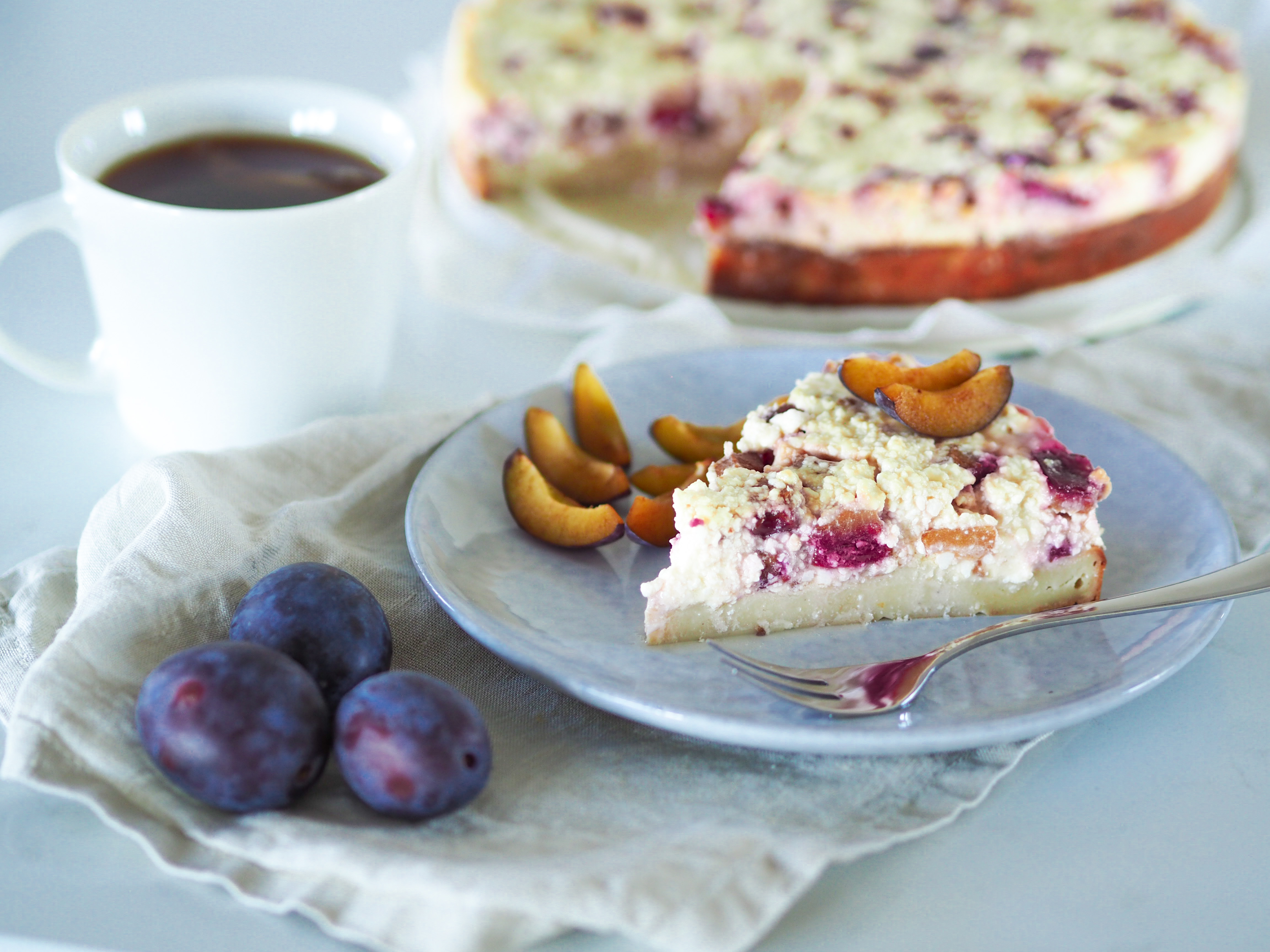 Tvarohovo švestkový koláč