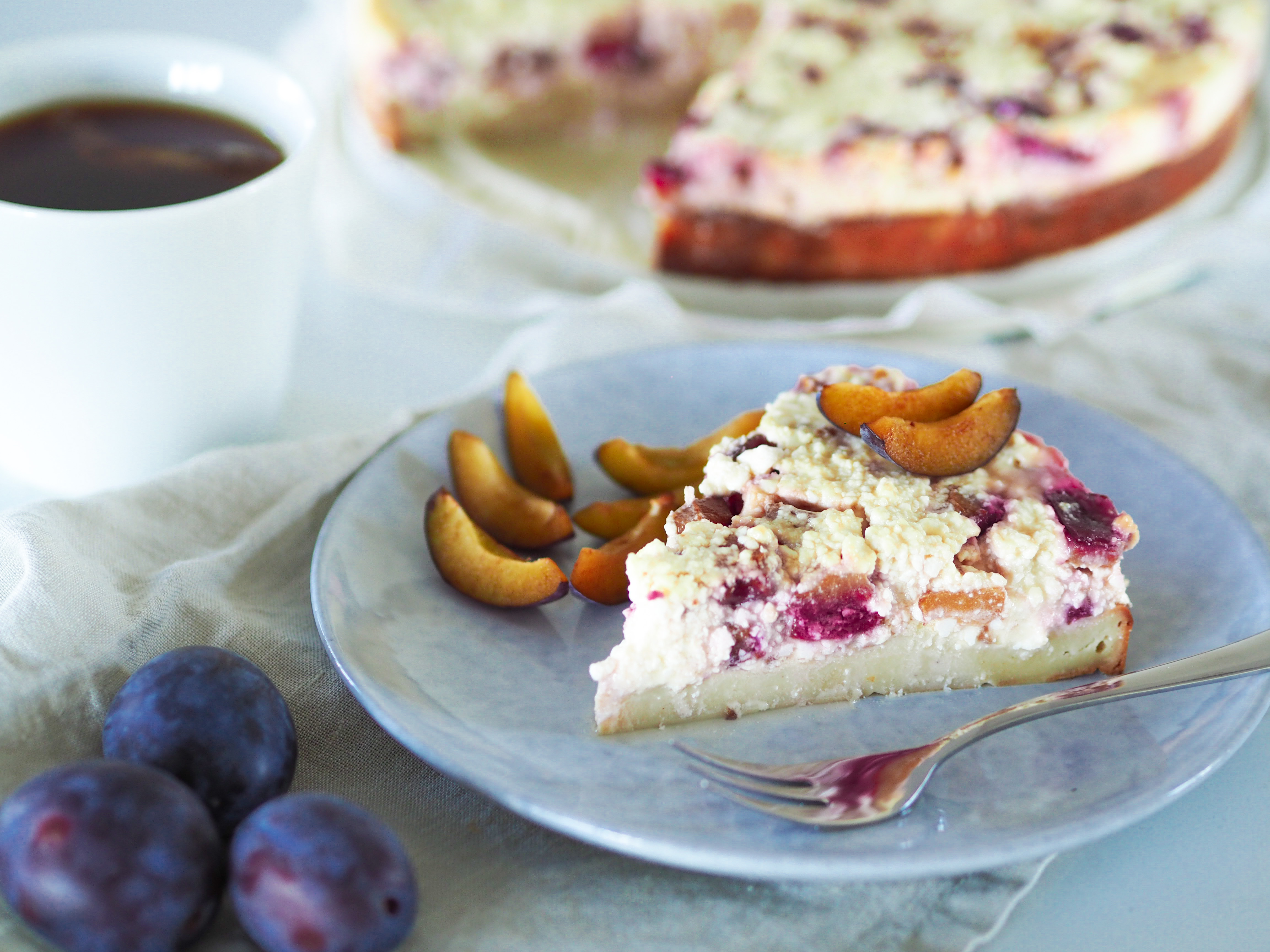 Tvarohovo švestkový koláč