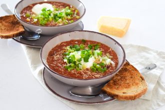 Tomatová polévka s fazolemi