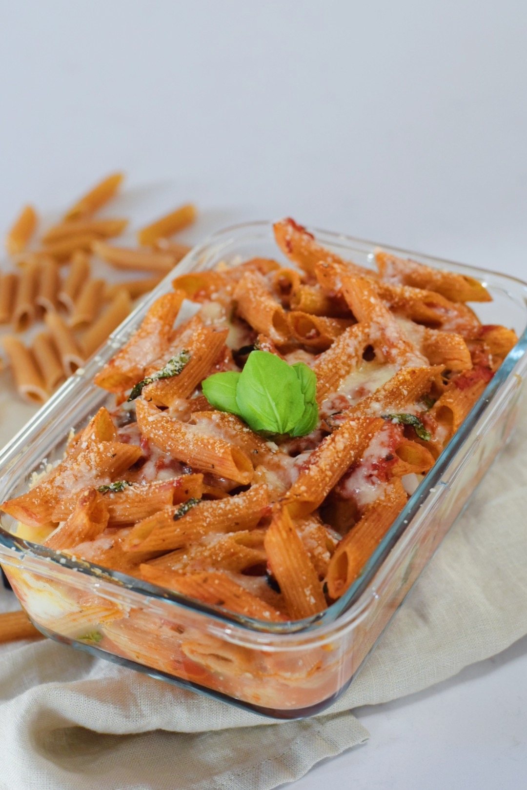 Zapečené celozrnné těstoviny se sýrem. Jednoduchá omáčka na těstoviny. Tomatová omáčka na těstoviny.