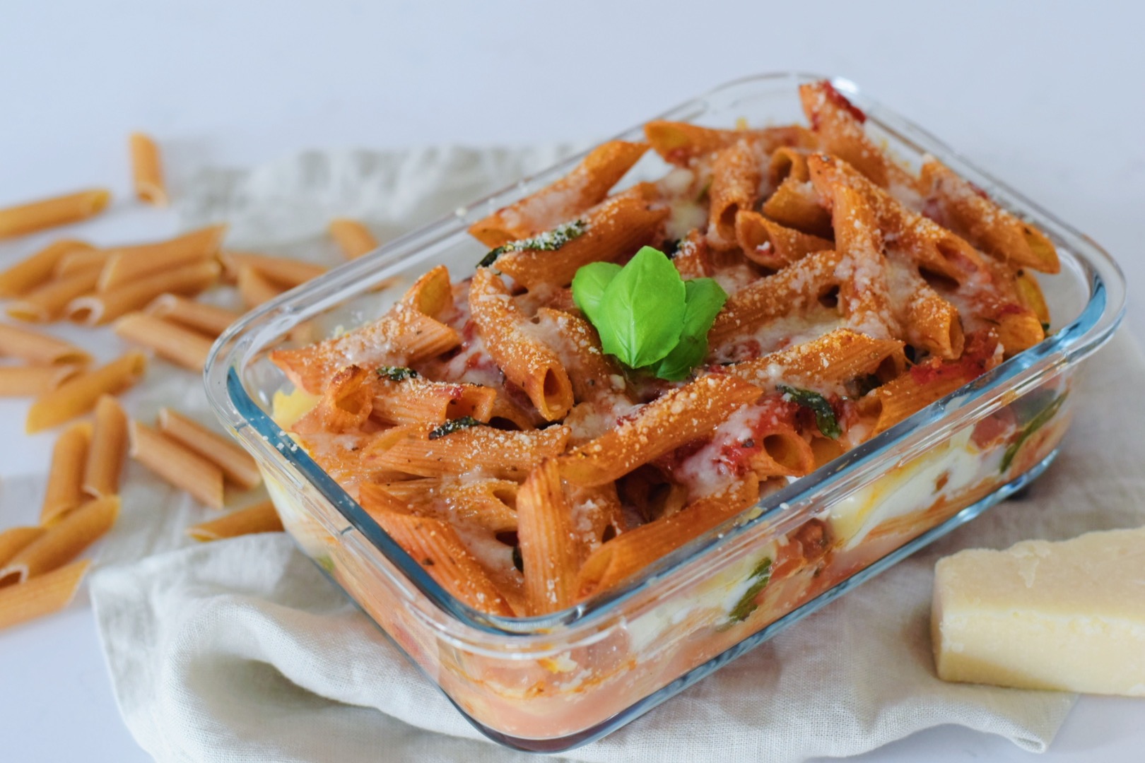 Zapečené celozrnné těstoviny se sýrem. Jednoduchá omáčka na těstoviny. Tomatová omáčka na těstoviny.