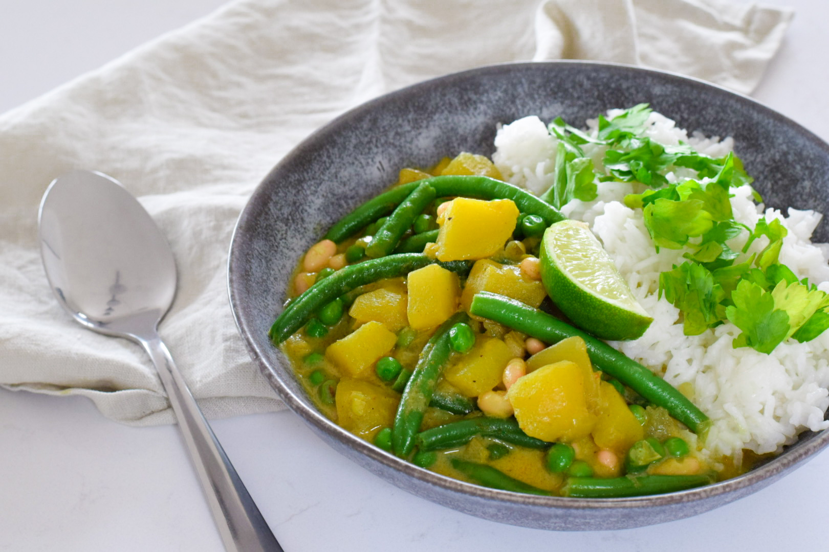 Fazolové kari s bramborem