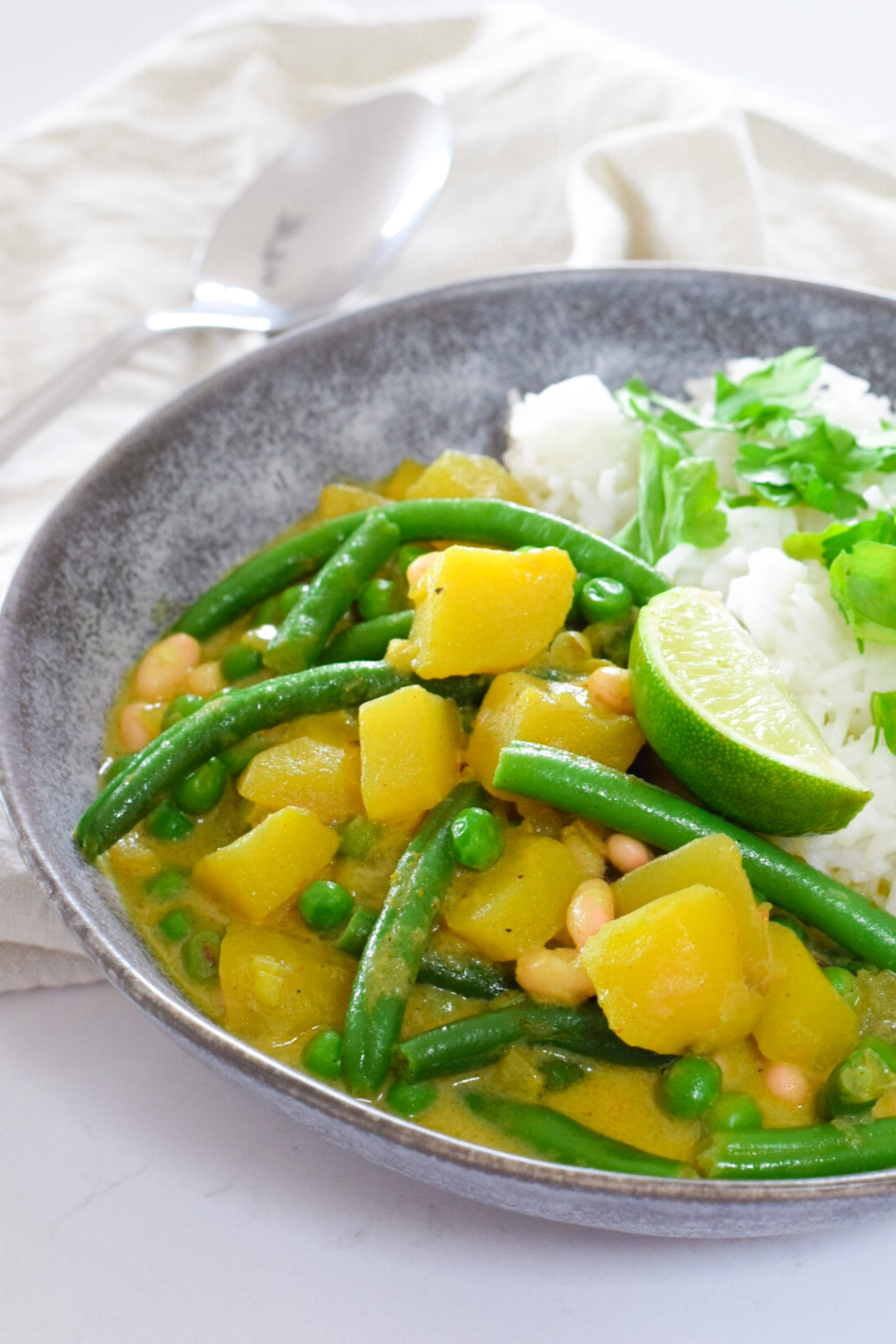 Fazolové kari s bramborem