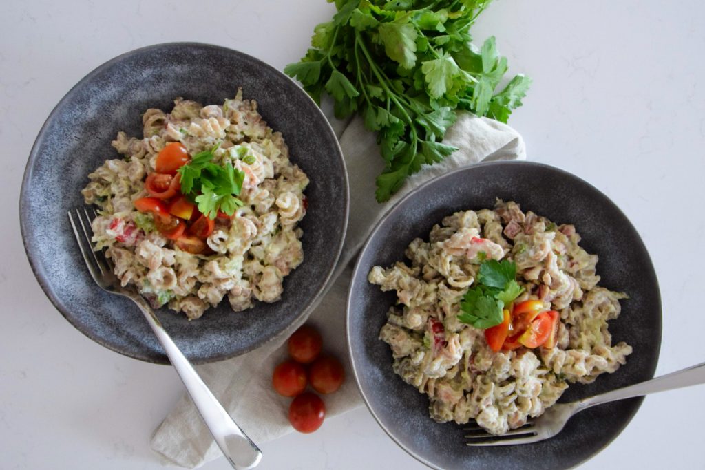 Rychlá omáčka na těstoviny z avokáda a ricotty