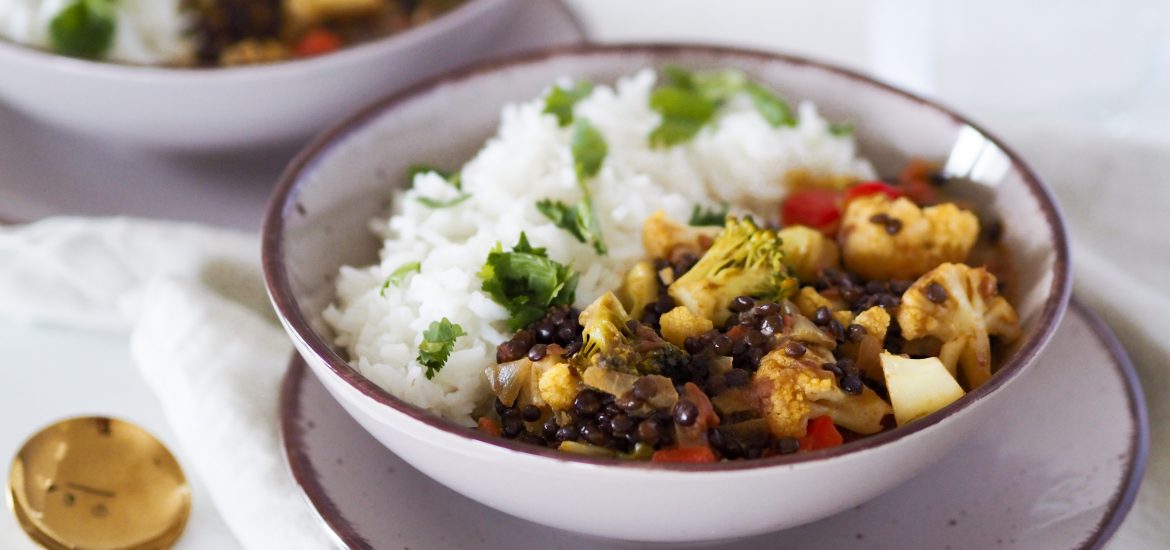 Kari s čočkou beluga (vegan)