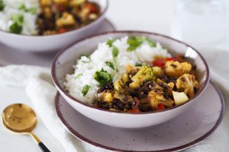 Kari s čočkou beluga (vegan)