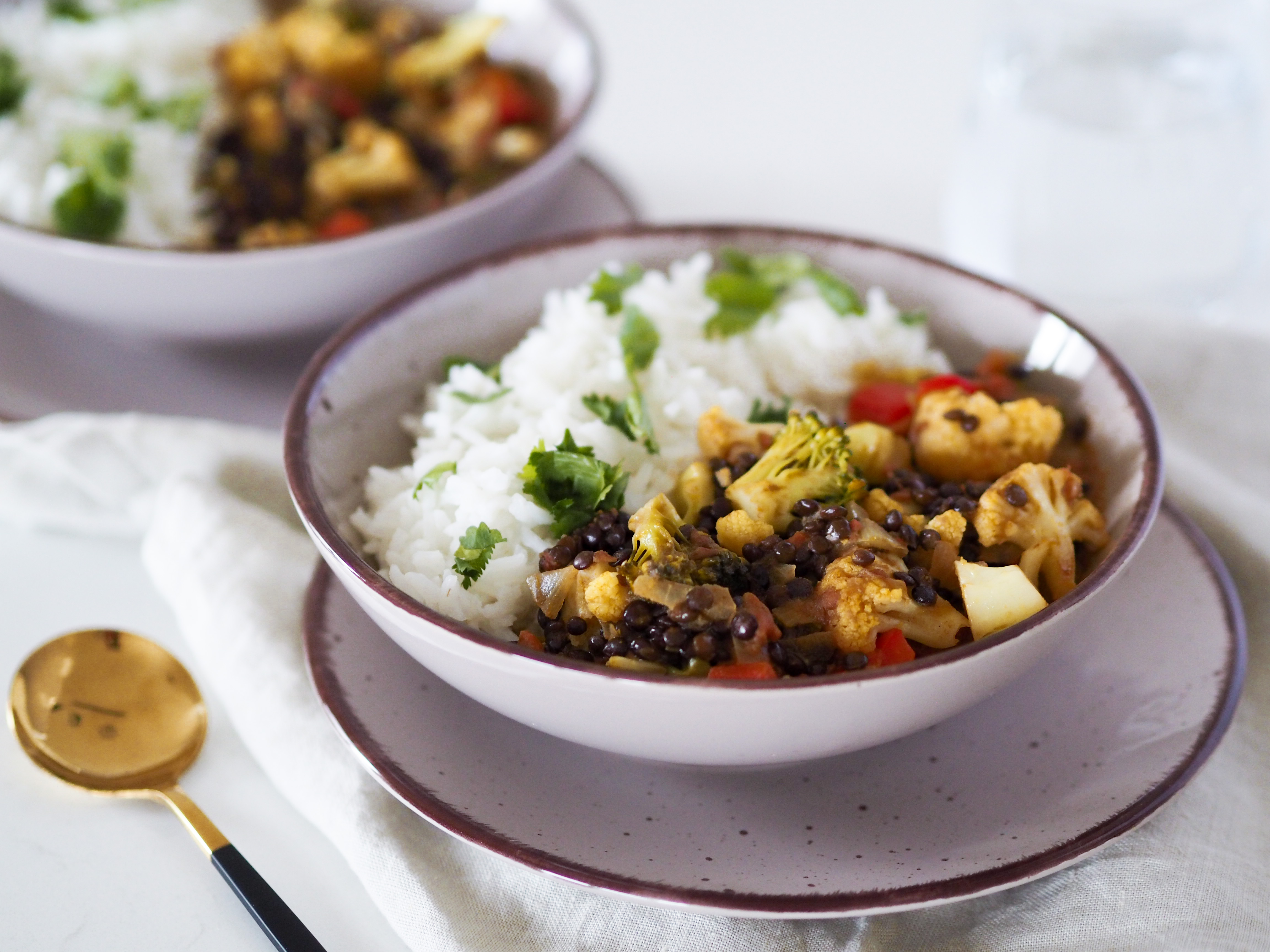 Kari s čočkou beluga (vegan)