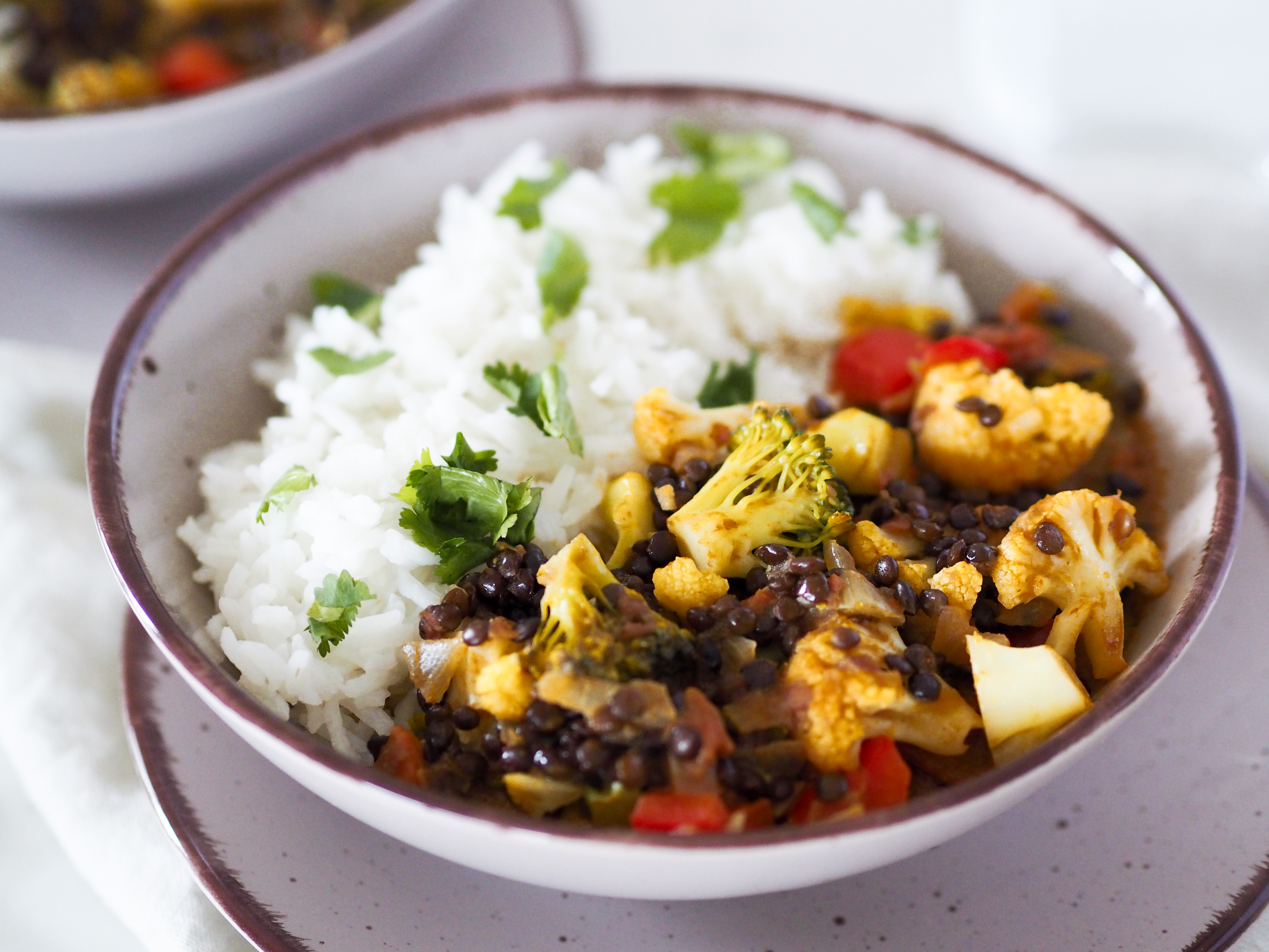 Kari s čočkou beluga (vegan)