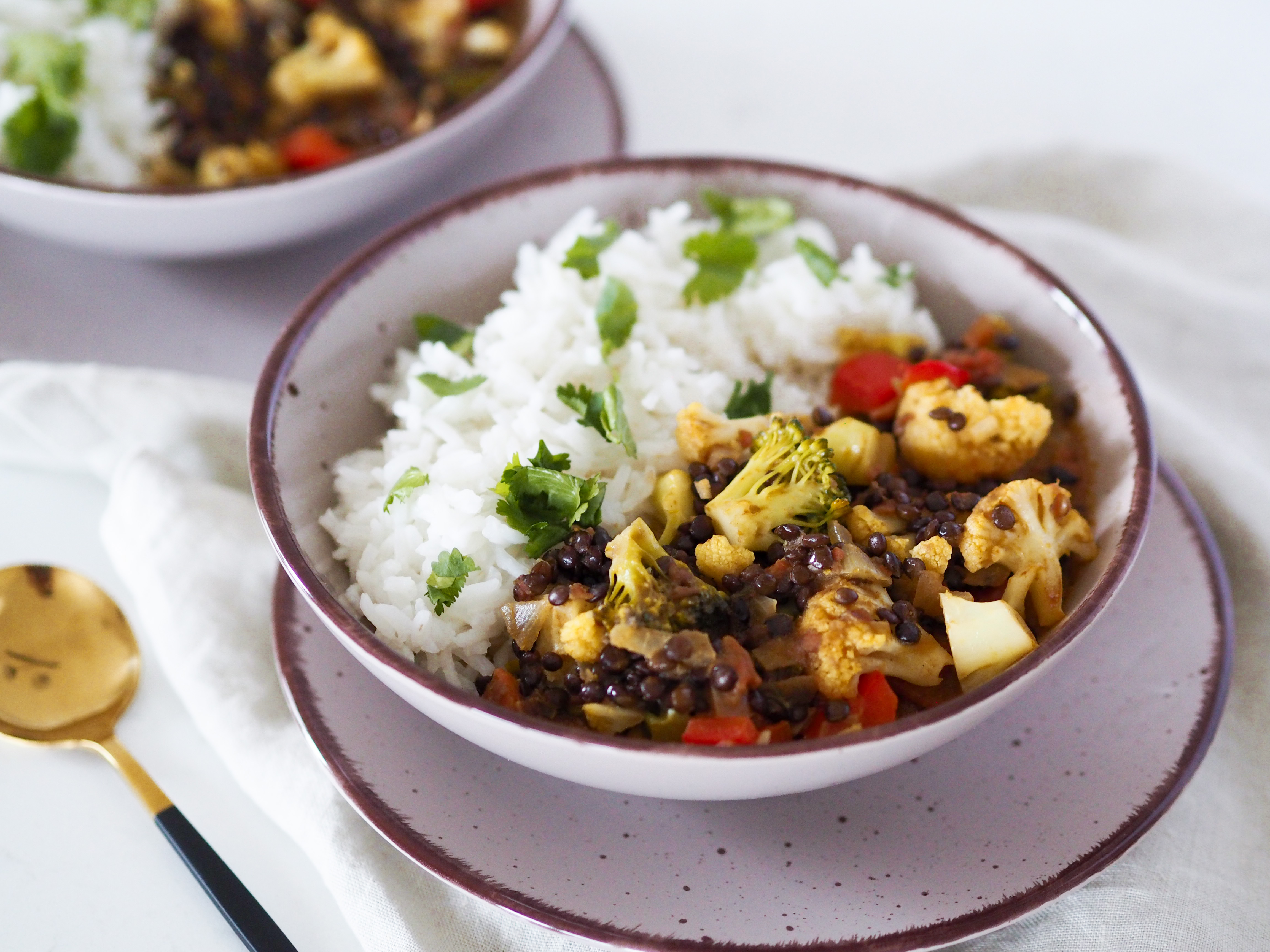 Kari s čočkou beluga (vegan)