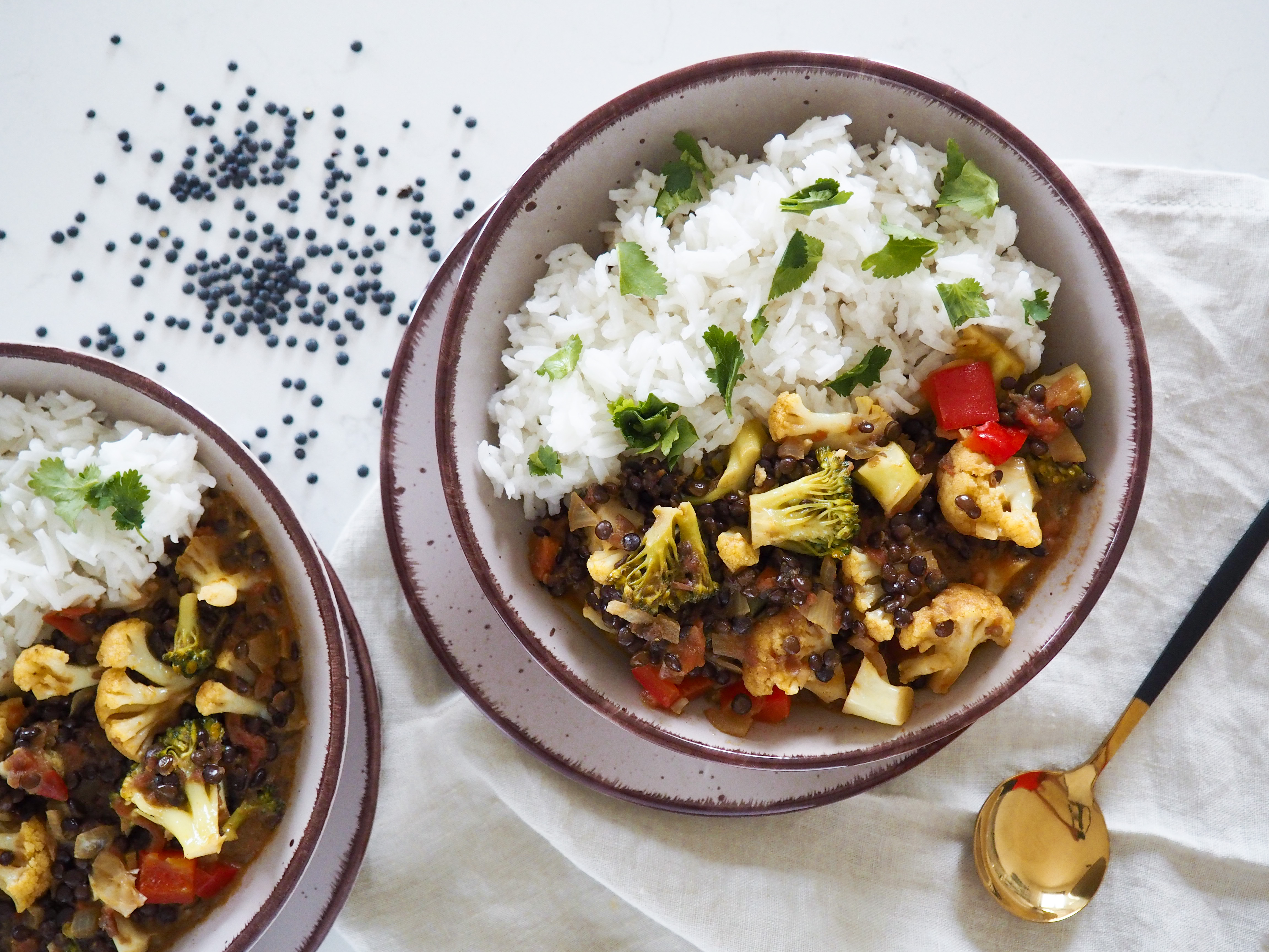 Kari s čočkou beluga (vegan)