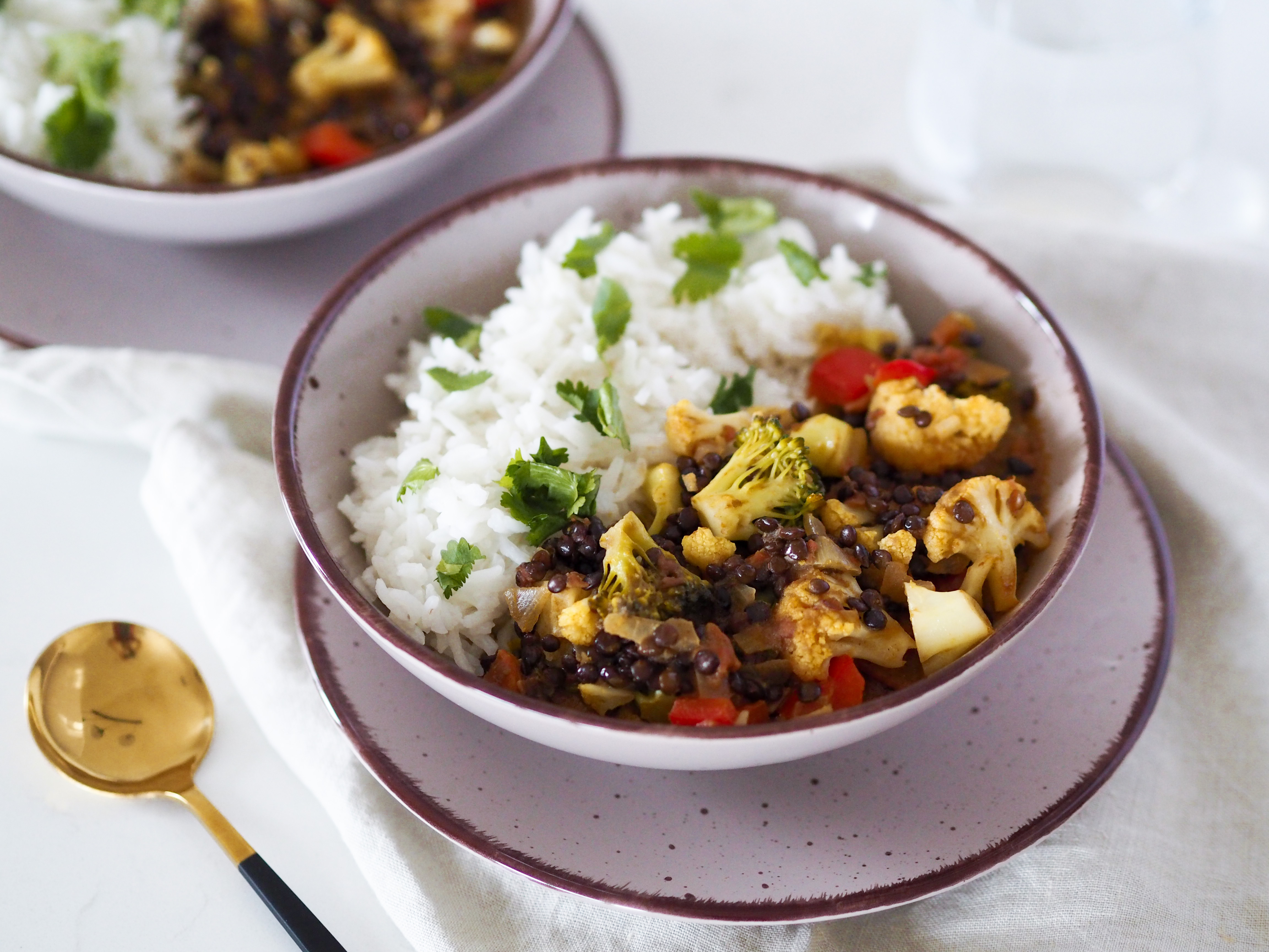 Kari s čočkou beluga (vegan)