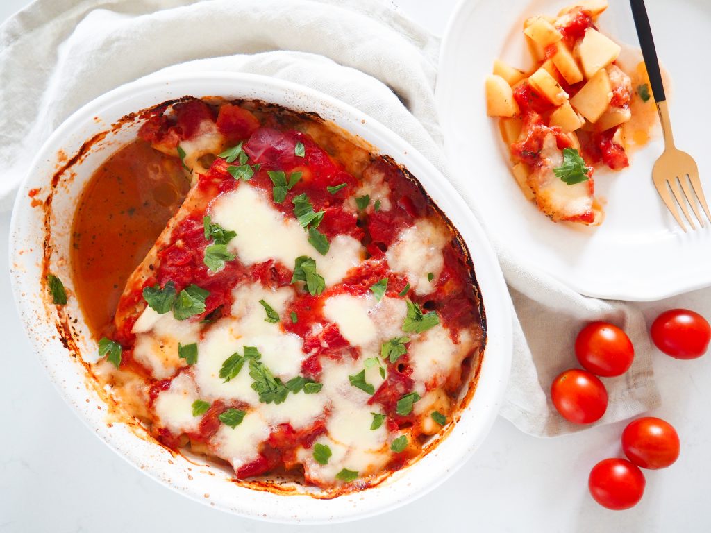 Zapečené kuře s bramborem v tomatové omáčce